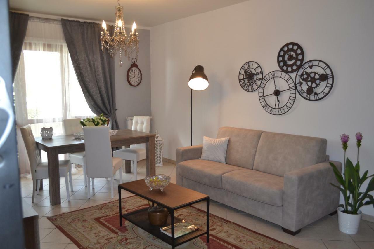 Airport & Fair Suite Apartments フィウミチーノ エクステリア 写真