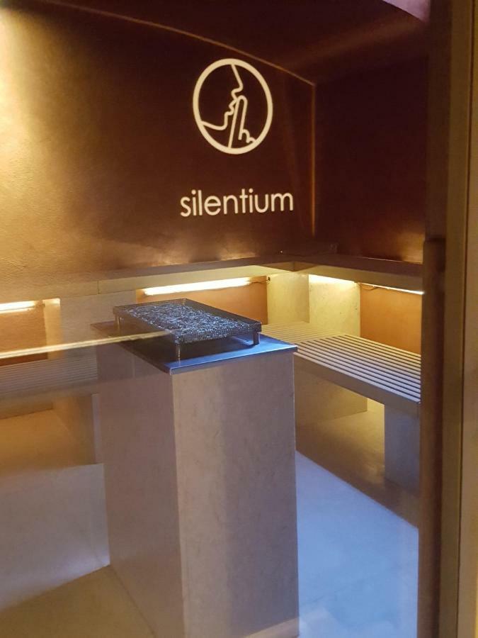 Airport & Fair Suite Apartments フィウミチーノ エクステリア 写真